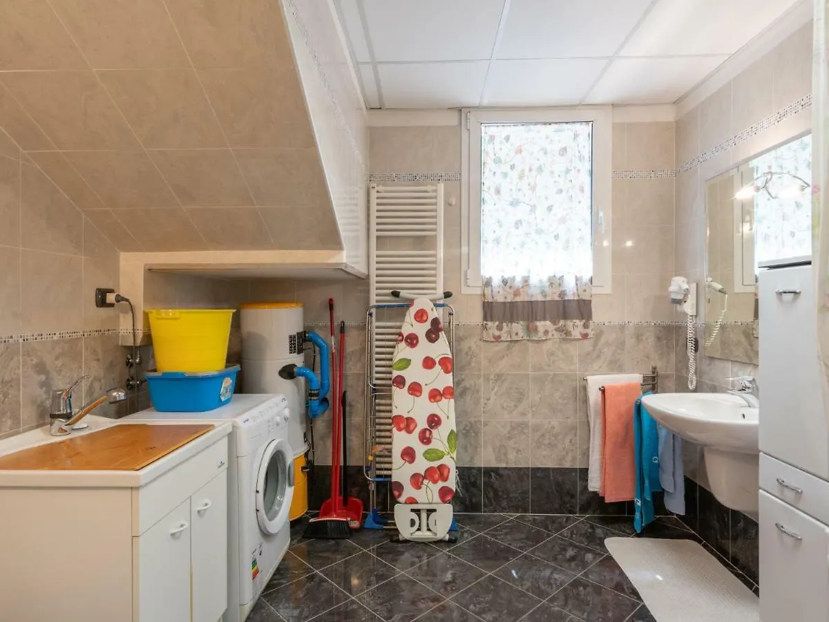 מונטלופו פיורנטינו Villa La Rosa By Interhome